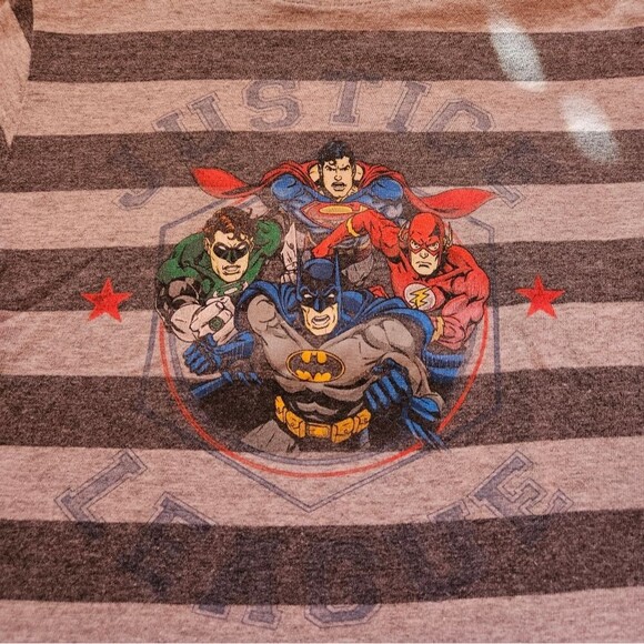 Boys size 6, 5/6 t shirts, Justice League, Batman, and Yoda - Picture 10 of 14